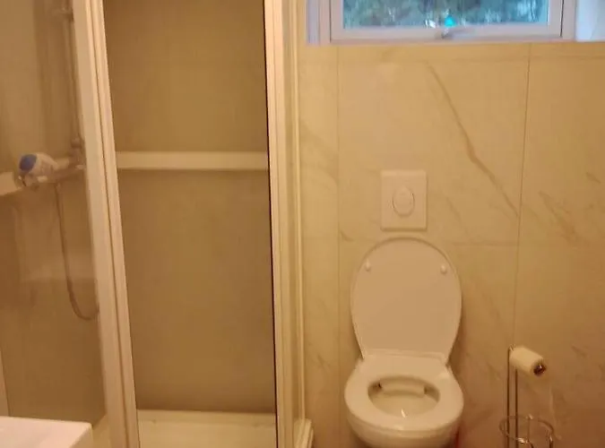 Koselig Kjellerleilighet Near Sentrum 公寓 *